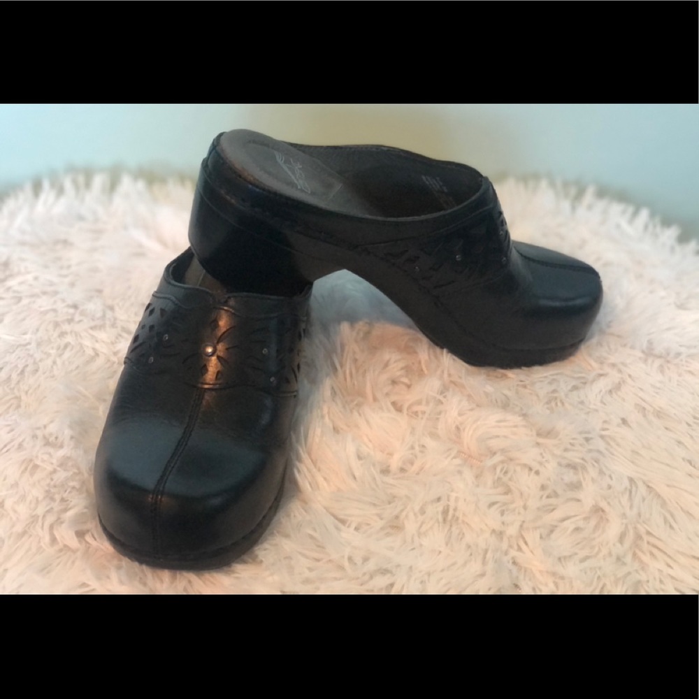 BRAND NEW Dansko clogs
